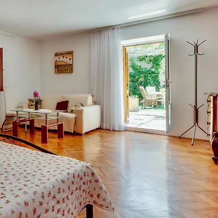 Cozy Marisol With Pleasant Terrace In Pensjonat