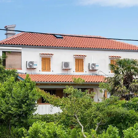Cozy Marisol With Pleasant Terrace In Pensjonat