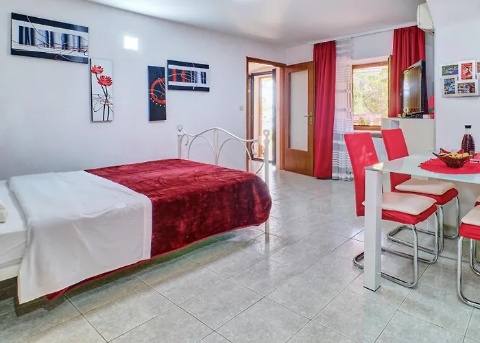 Cozy Marisol With Pleasant Terrace In Nerezine