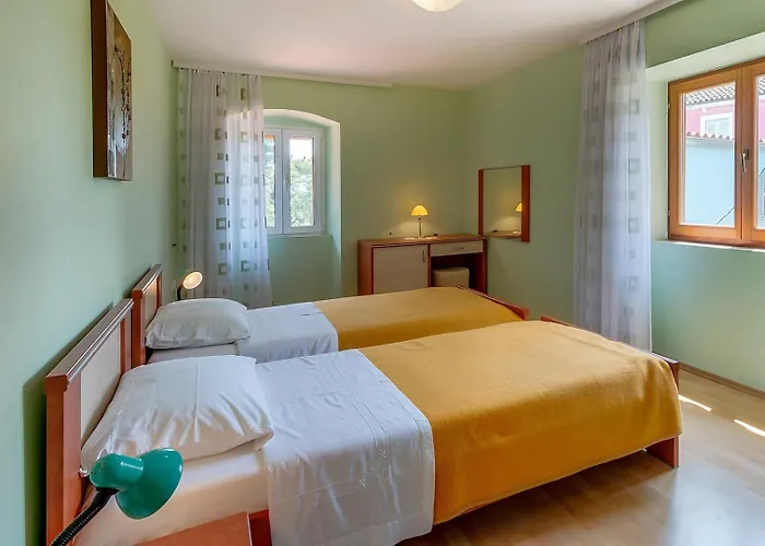 Cozy Marisol With Pleasant Terrace In 3* Nerezine