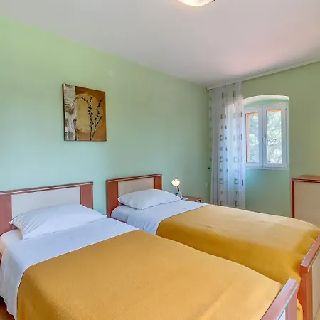 Cozy Marisol With Pleasant Terrace In 3* نيغيزيني