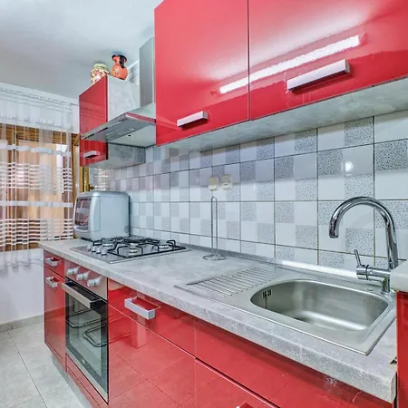Guest house House Rossella With Cozy And Close To The Nerezine