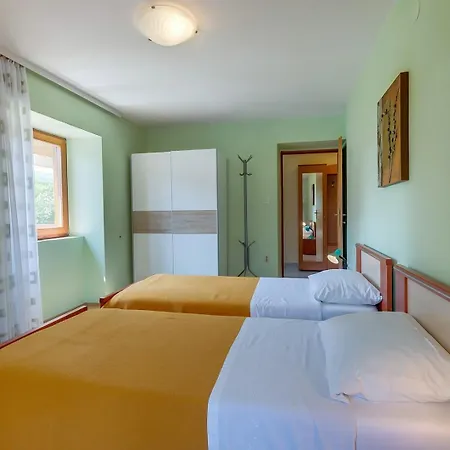 Cozy Marisol With Pleasant Terrace In 3* نيغيزيني