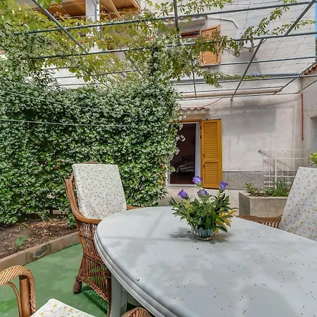 Pensionat Cozy Marisol With Pleasant Terrace In