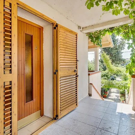 House Rossella With Cozy And Close To The Nerezine