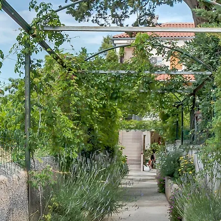 Cozy Marisol With Pleasant Terrace In 3* نيغيزيني