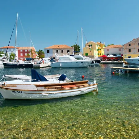 Cozy Marisol With Pleasant Terrace In بيت ضيافة نيغيزيني