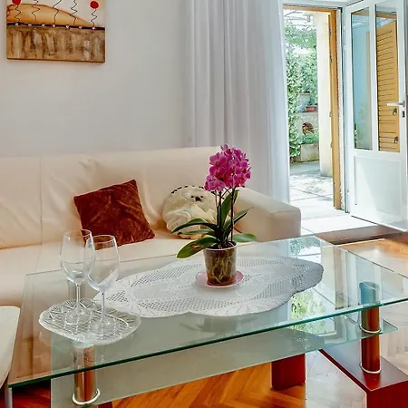 Pensionat Cozy Marisol With Pleasant Terrace In