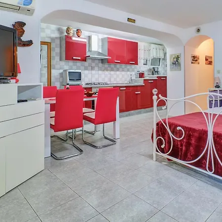 Cozy Marisol With Pleasant Terrace In 3* نيغيزيني