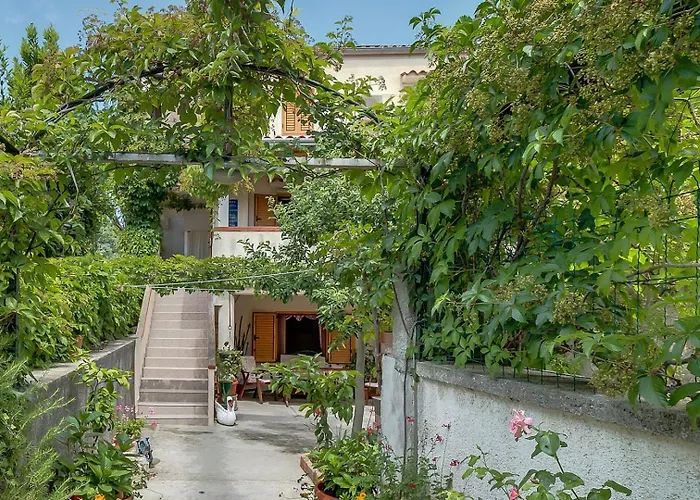 Cozy Marisol With Pleasant Terrace In בית הארחה 3*