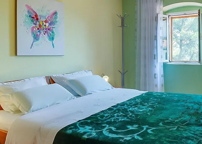 Cozy Marisol With Pleasant Terrace In 3* נזרין