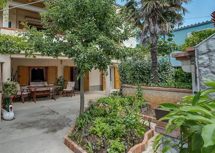 בית הארחה Cozy Marisol With Pleasant Terrace In נזרין