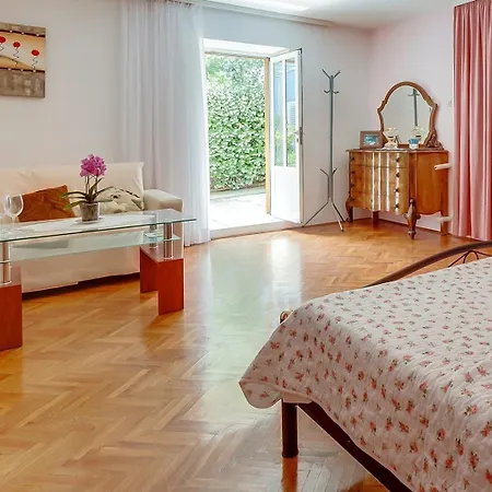 Cozy Marisol With Pleasant Terrace In 3* Nerezine