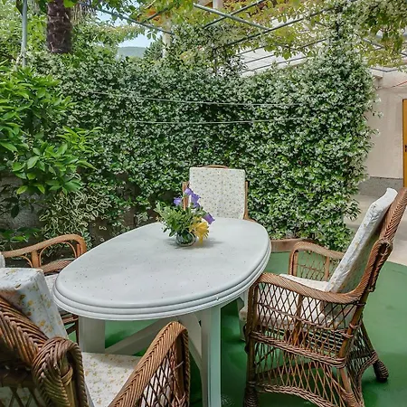 Penzion Cozy Marisol With Pleasant Terrace In