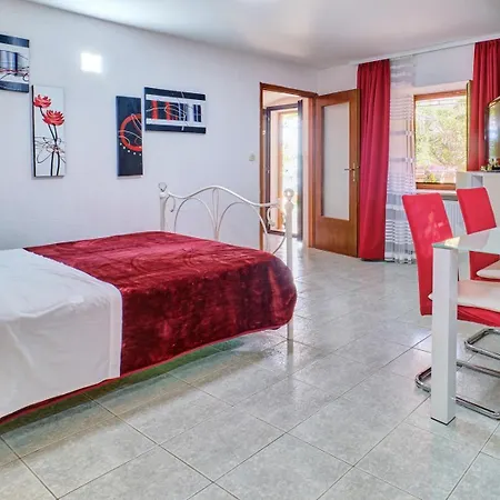 Cozy Marisol With Pleasant Terrace In Nerezine