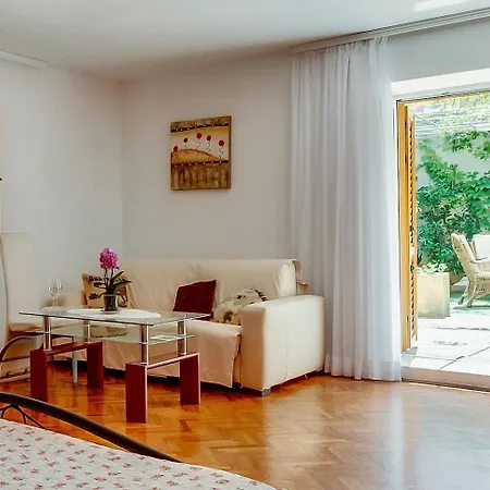 Cozy Marisol With Pleasant Terrace In Penzion Nerezine