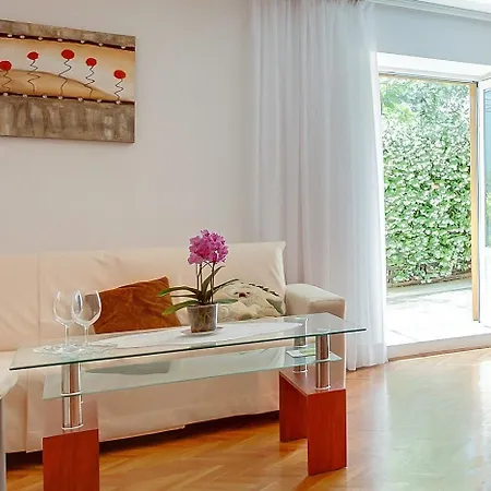 Penzion Cozy Marisol With Pleasant Terrace In