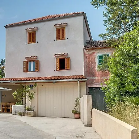 Cozy Marisol With Pleasant Terrace In Penzion Nerezine