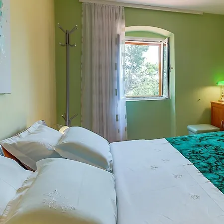 Penzion Cozy Marisol With Pleasant Terrace In
