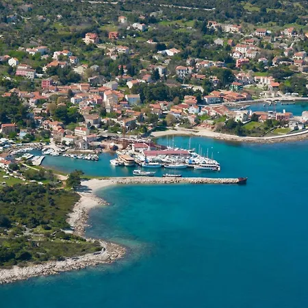 Penzion Cozy Marisol With Pleasant Terrace In Nerezine