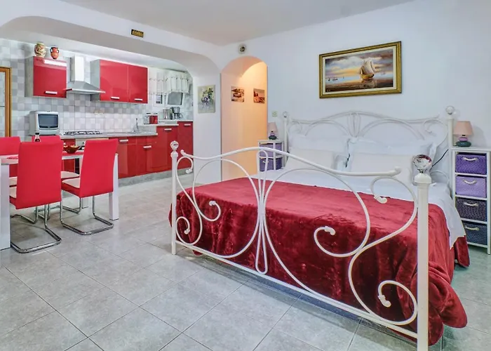 Cozy Marisol With Pleasant Terrace In 3* Nerezine