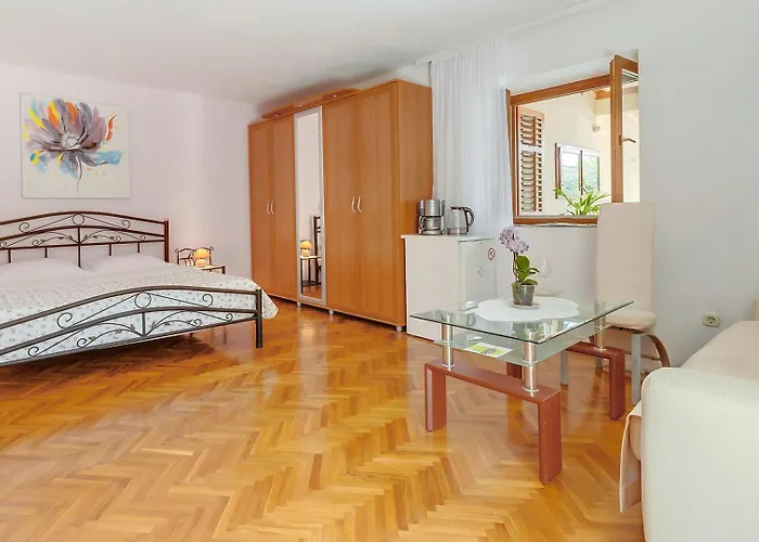 Cozy Marisol With Pleasant Terrace In Vendégház